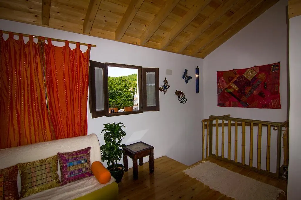 Casa Con Encanto El Castano Castano de Robledo Country house