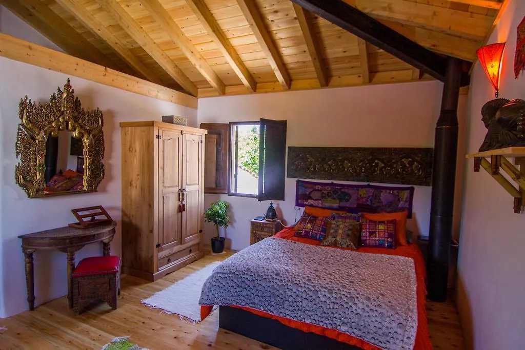 Casa Con Encanto El Castano Castano de Robledo Country house